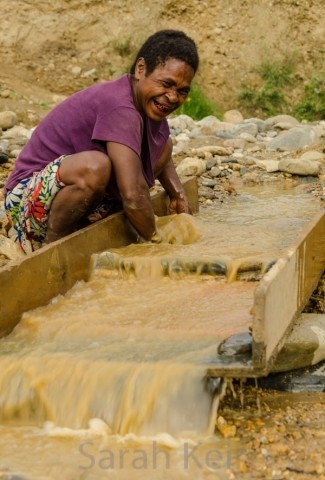 Gold panning outside Bulolo